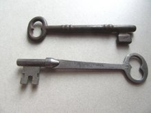 Antique Skeleton Keys Yale and Towne Jewelry Making Repurpose Home Decor