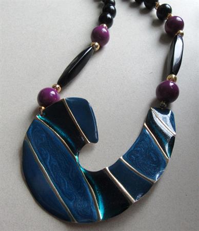 1980's Enameled Pendat Necklace Vintage Jewelry