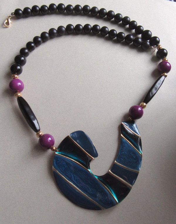 1980's Enameled Pendat Necklace Vintage Jewelry