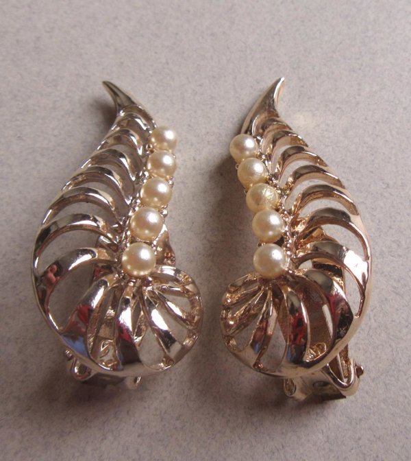1950's Shrimp Style Faux Pearl Earrings Vintage Jewelry