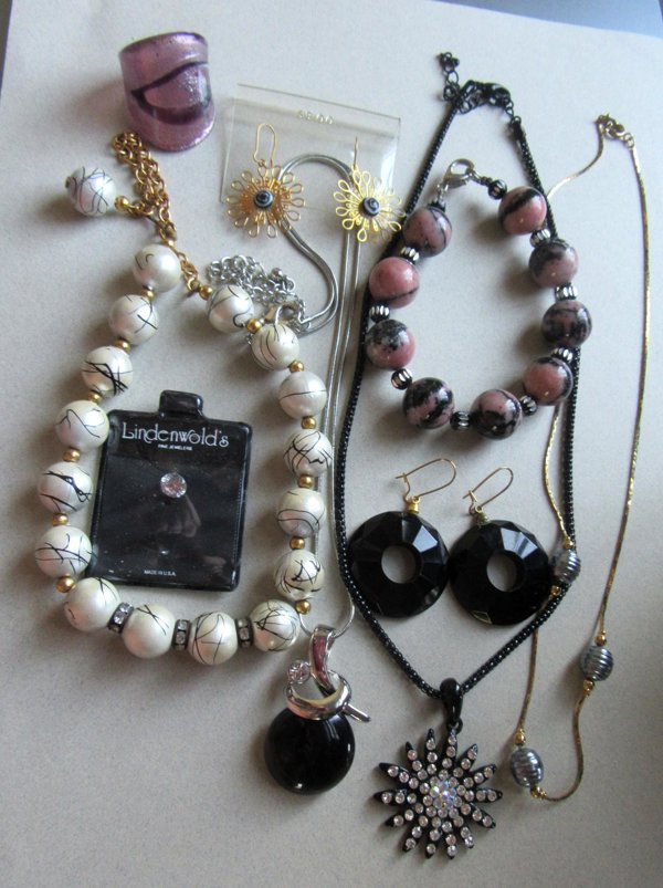 Vintage and Up Jewelry Lot 
