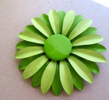 Vintage Mod Green Enameled Flower Pin