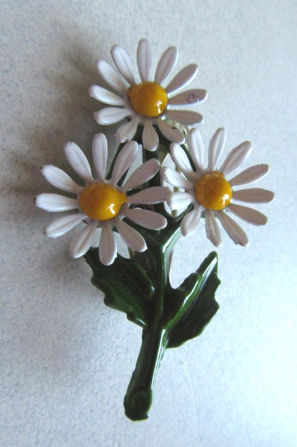 Vintage Mod 1960's Daisies Pin