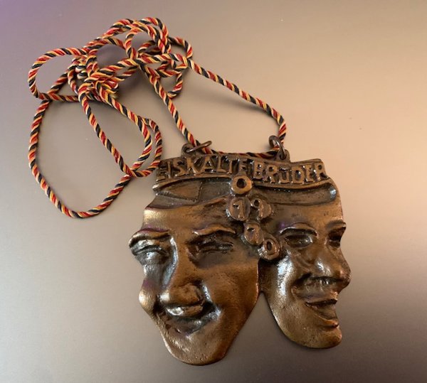 Vintage German Carnival 1970 Eiskalte Brüder Badge Or Medal Brewiana Collectibles