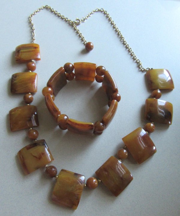 Vintage Bakelite Necklace and Matching Bracelet Peanut Butter