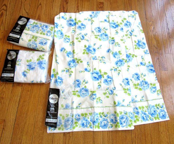 Vintage Blue Roses 100% Cotton Sheets Or Pillowcases Never Used Bed Linens