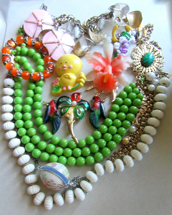 1950's and Up Junk Jewelry Lot 85% Wearable