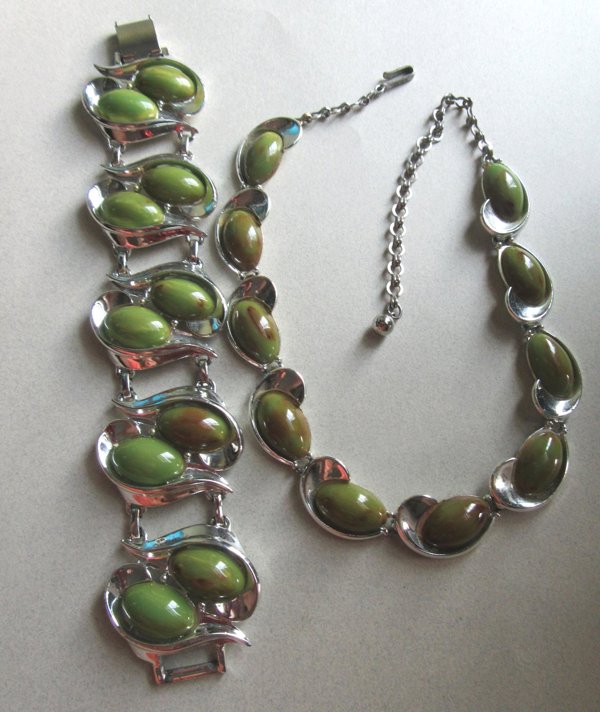 Vintage Mid Century Bakelite Necklace And Bracelet Set Signed Charel