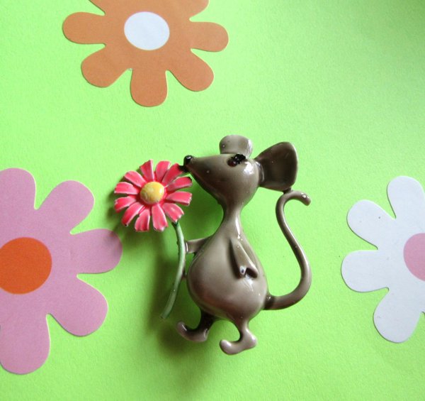 Vintage Anthropomorphic Mouse Pin Signed JJ  Vintage Jewelry 