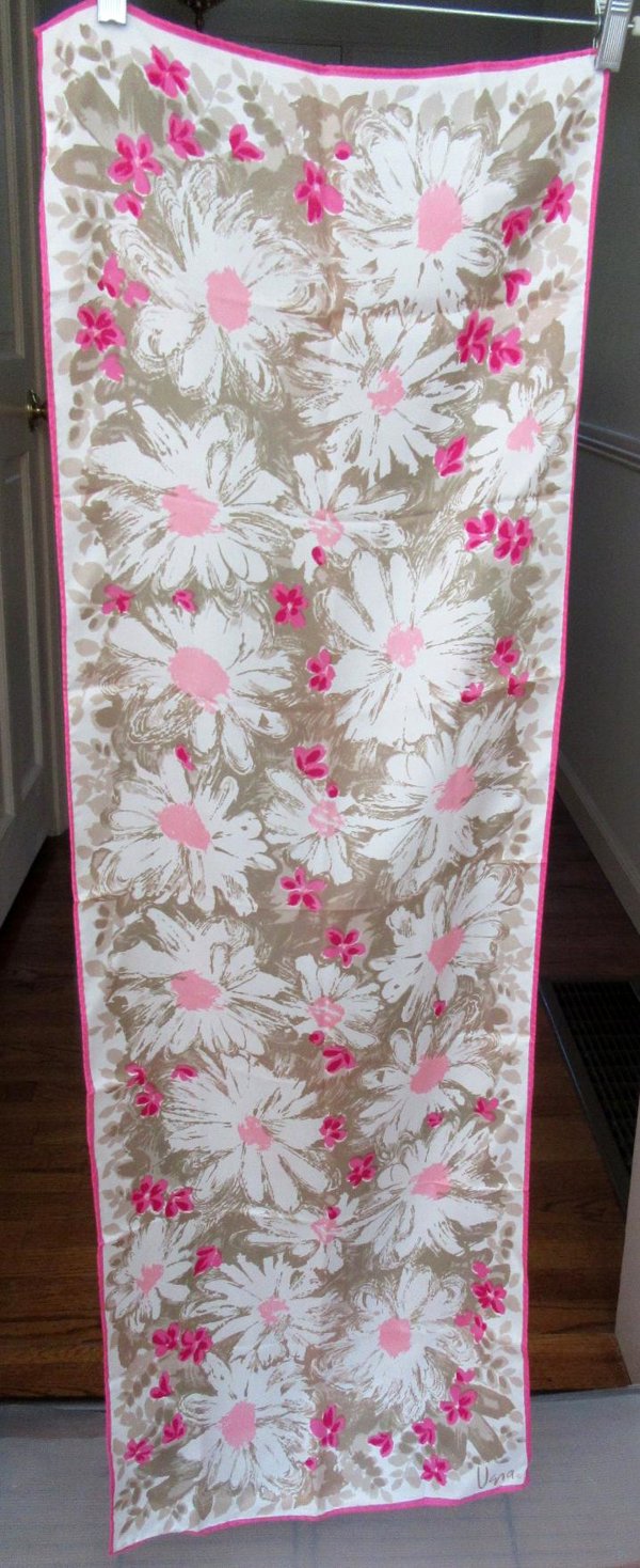 Vintage Vera Pink and White Daisies Scarf