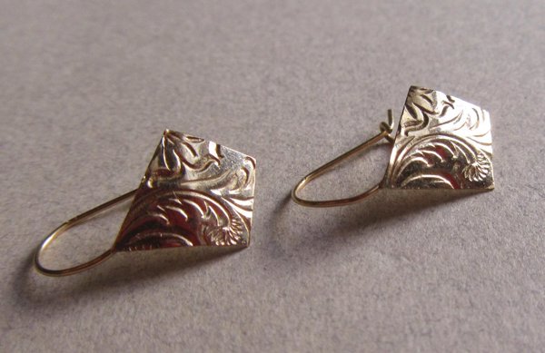 14k? Gold Pierced Earrings 0.4 Grams Fine Jewelry