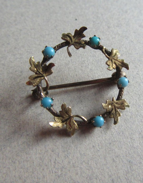 Victorian 10k?  Small Wreath Pin As Is