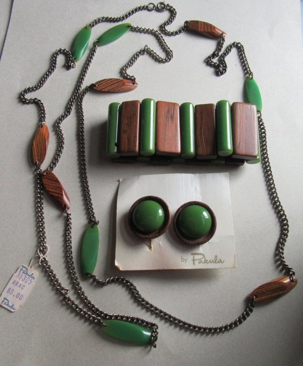 Vintage Pakula Green Bakelite And Wood Set Bracelet Necklace Earrings Original Cards