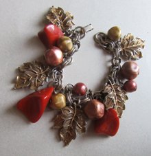 Vintage Bakelite and Lucite Fall Leaves Charms Bracelet 