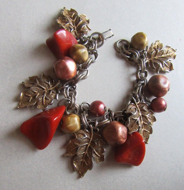 Vintage Bakelite and Lucite Fall Leaves Charms Bracelet 