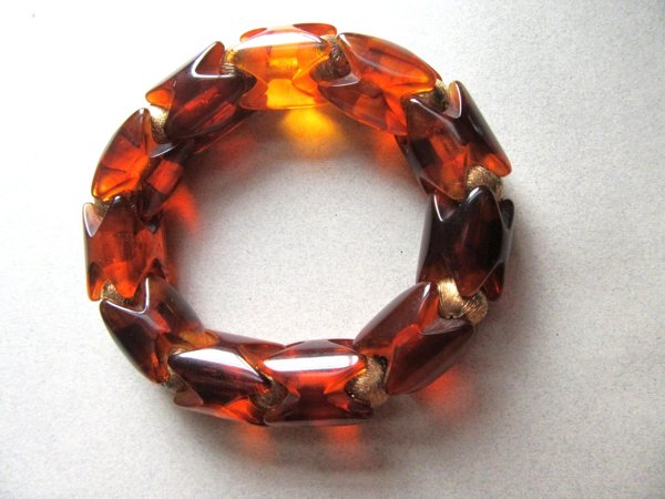 Vintage Chunky Carved Bakelite Stretch Bracelet Iced Tea Tortoise Needs Restring