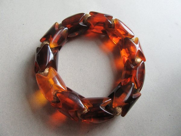 Vintage Chunky Carved Bakelite Stretch Bracelet Iced Tea Tortoise Needs Restring