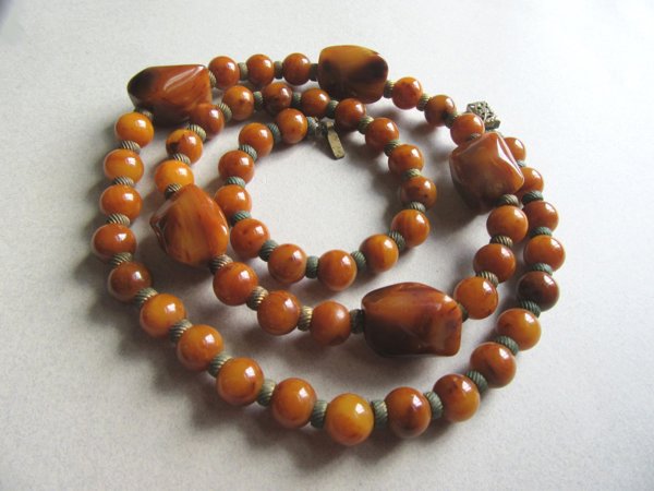 Vintage Chunky Bakelite Peanut Butter Necklace